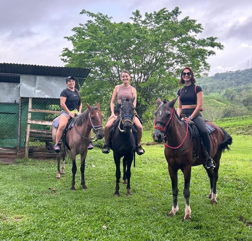 HORSEBACK FARM RIDE ARENAL