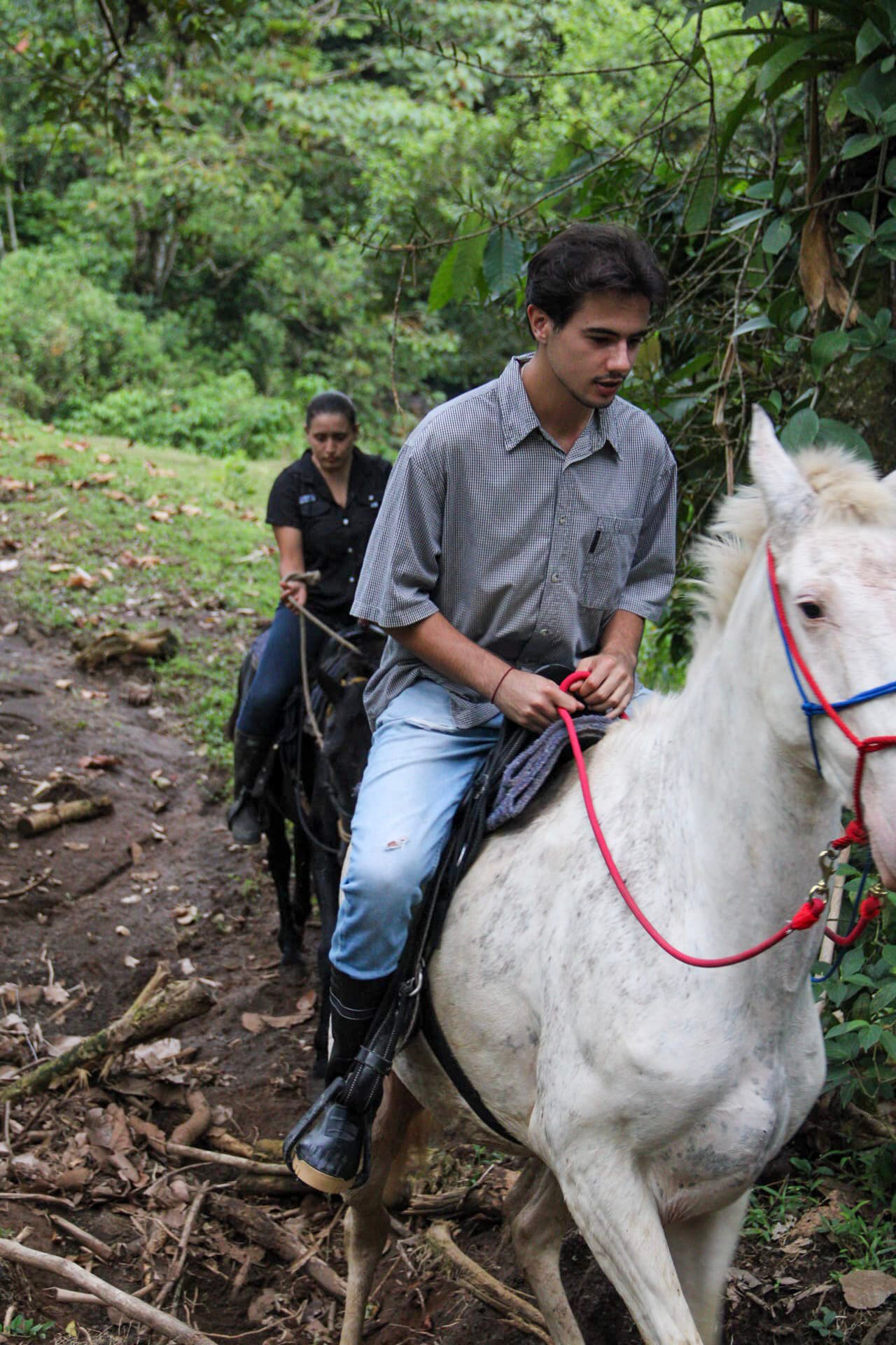 HORSEBACK FARM RIDE ARENAL